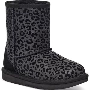 UGG Classic II Kid's Size 7 toddler Leopard Metallic Silver Black Boots.like new